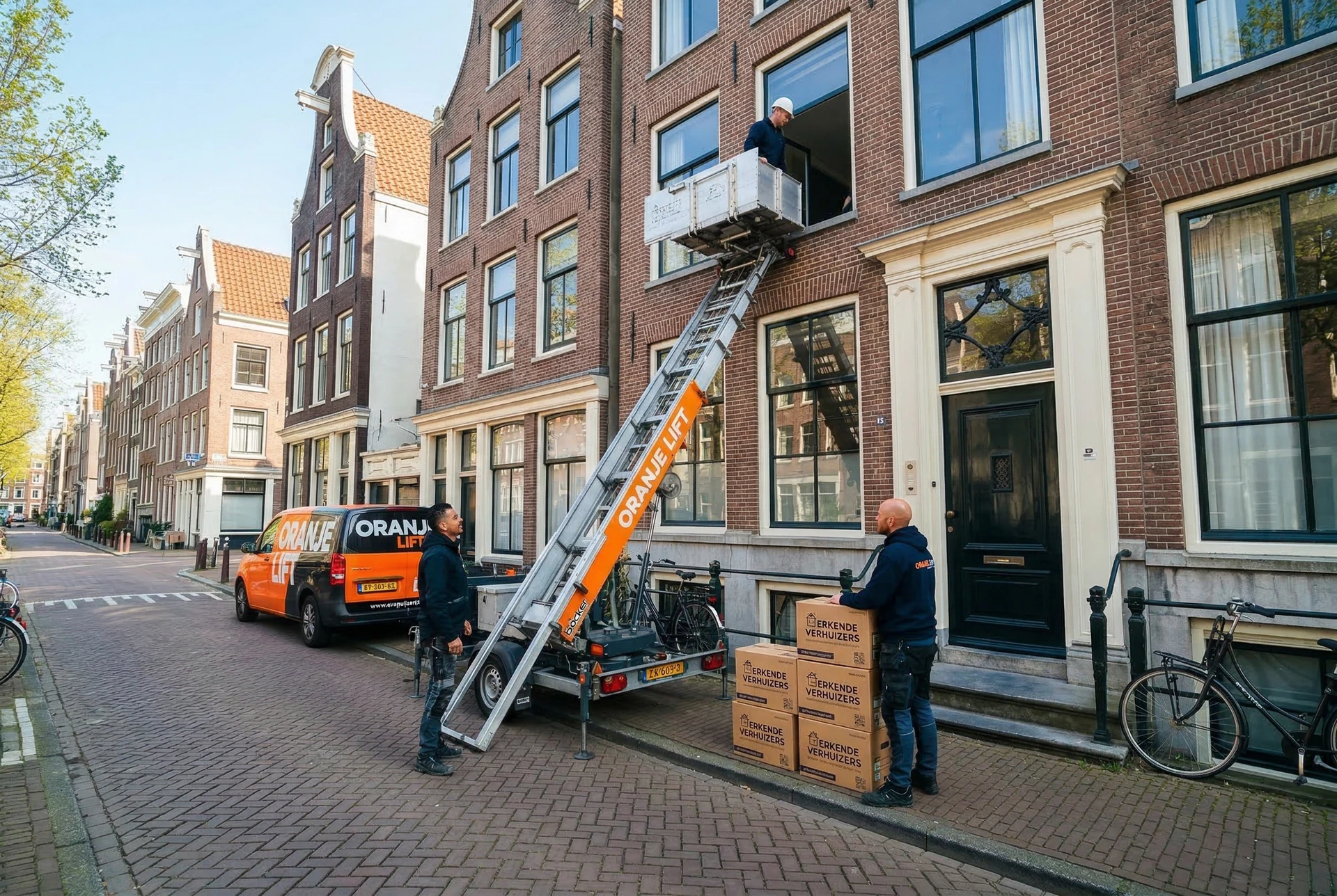 Aanhangerlift voor verhuizing in smalle straat Haarlem